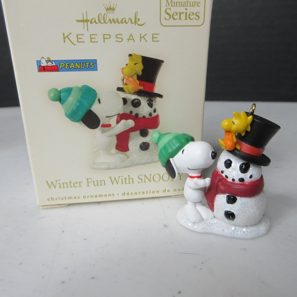 2008 Hallmark Keepsake Ornament #11 Winter Fun with Snoopy Snowman Woodstock